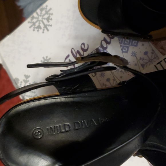 Sandals - Picture 2 of 3